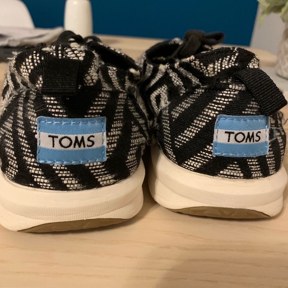TOMS Sneakers 8.5